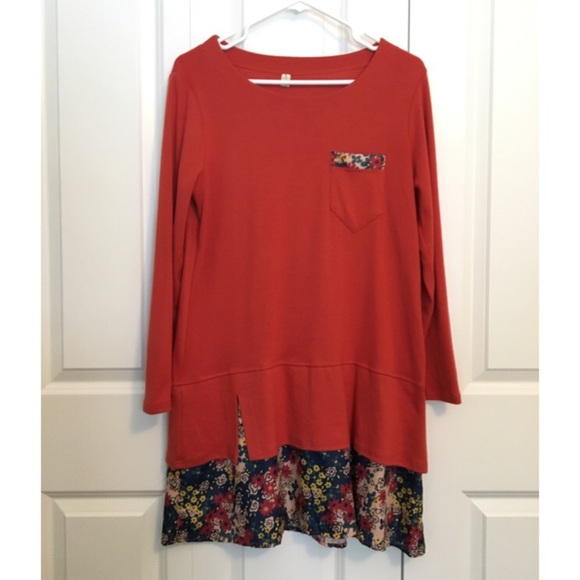Tops - 🌟3/$10🌟Floral Pocket Tunic
